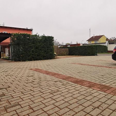 Gizella Apartmanhaus บุค ภายนอก รูปภาพ
