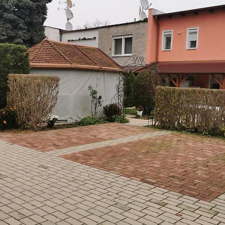 Gizella Apartmanhaus บุค ภายนอก รูปภาพ