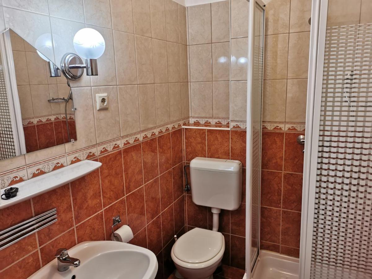 Gizella Apartmanhaus บุค ภายนอก รูปภาพ